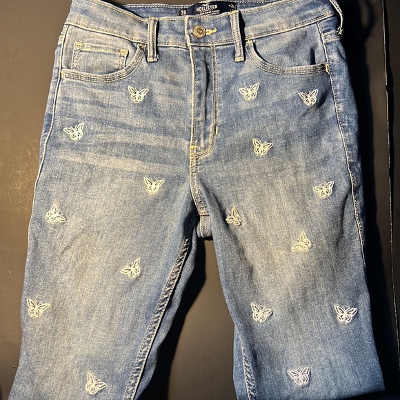 Hollister Butterfly Embroidered Jeans - Picture 4 of 5
